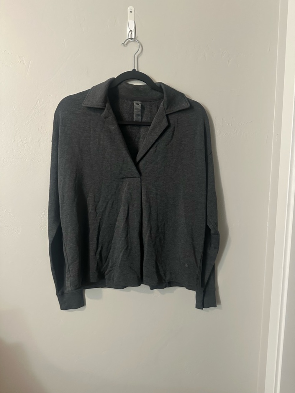 Lou & Grey Charcoal Gray Collared Long-Sleeve Top